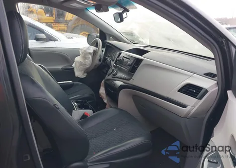 2013 Toyota Sienna Se 8 Passenger z USA, uszkodzony, nr VIN 5TDXK3DC1DS313138